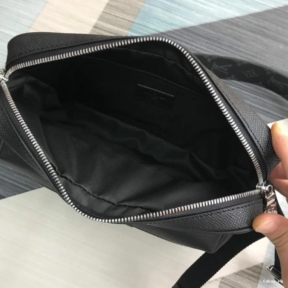OUTDOOR MESSENGER LOUIS VUITTON 0808